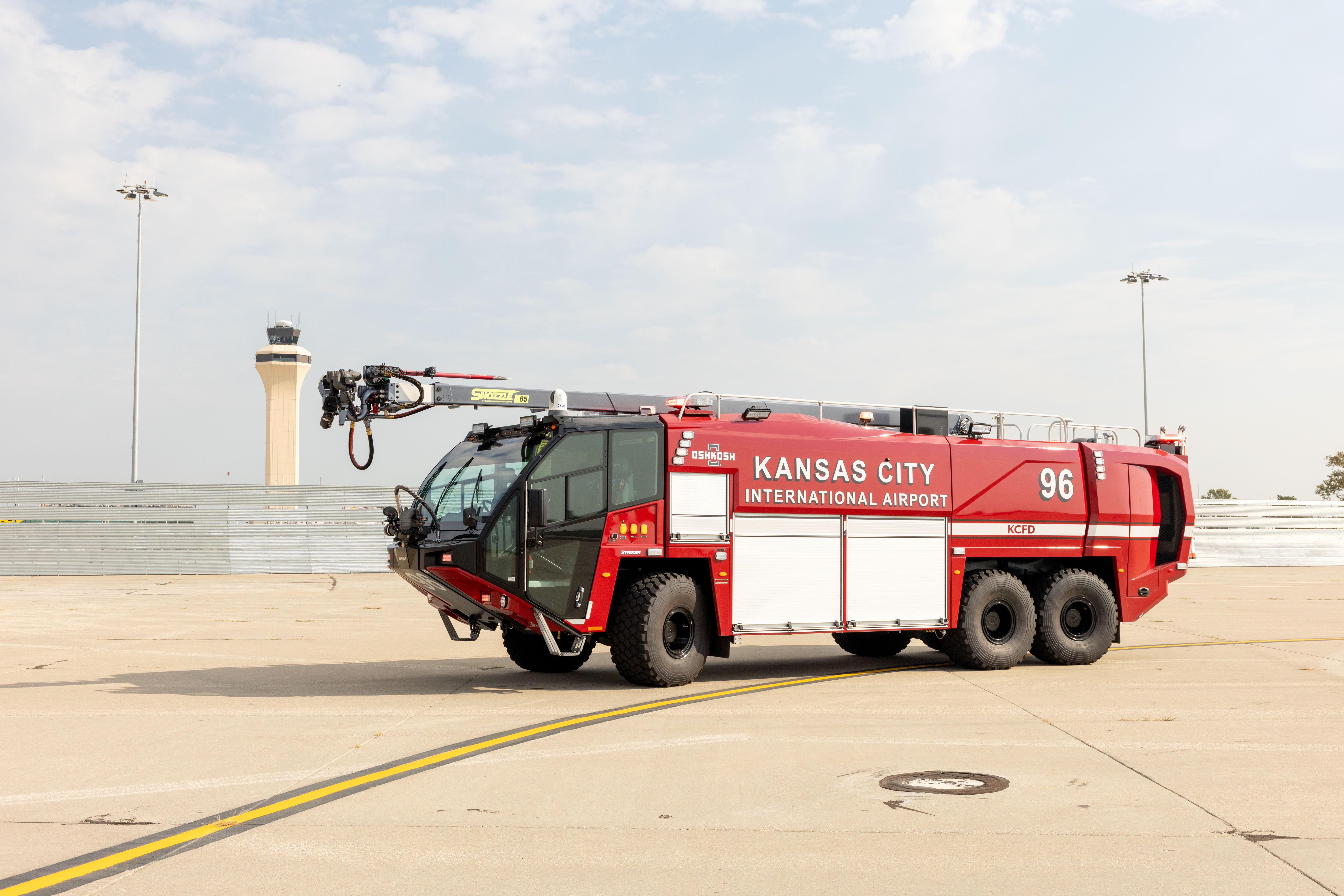 A Striker 6x6 ARFF parked outside on a cloudy day.