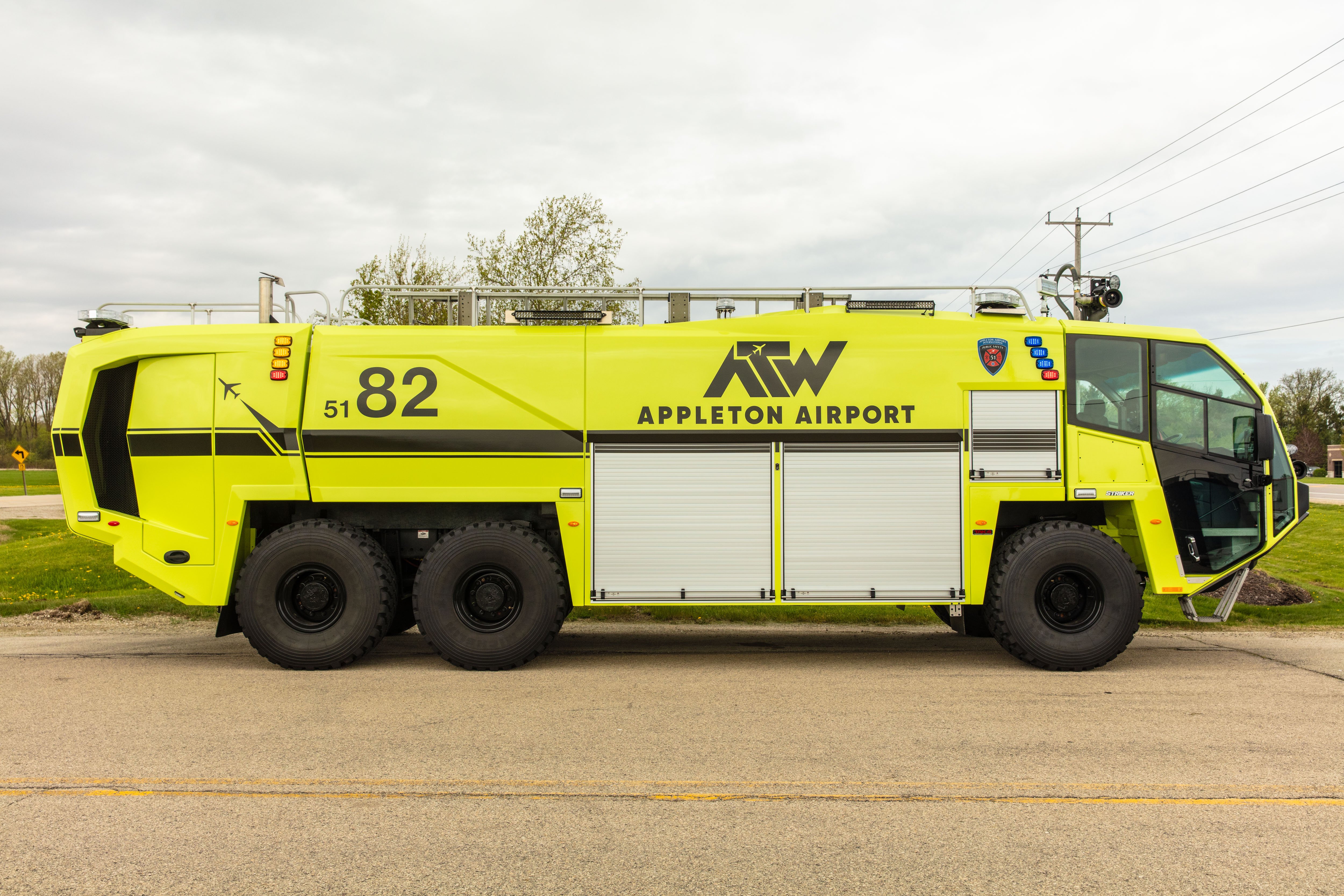 A Striker 6x6 ARFF parked outside on a cloudy day.