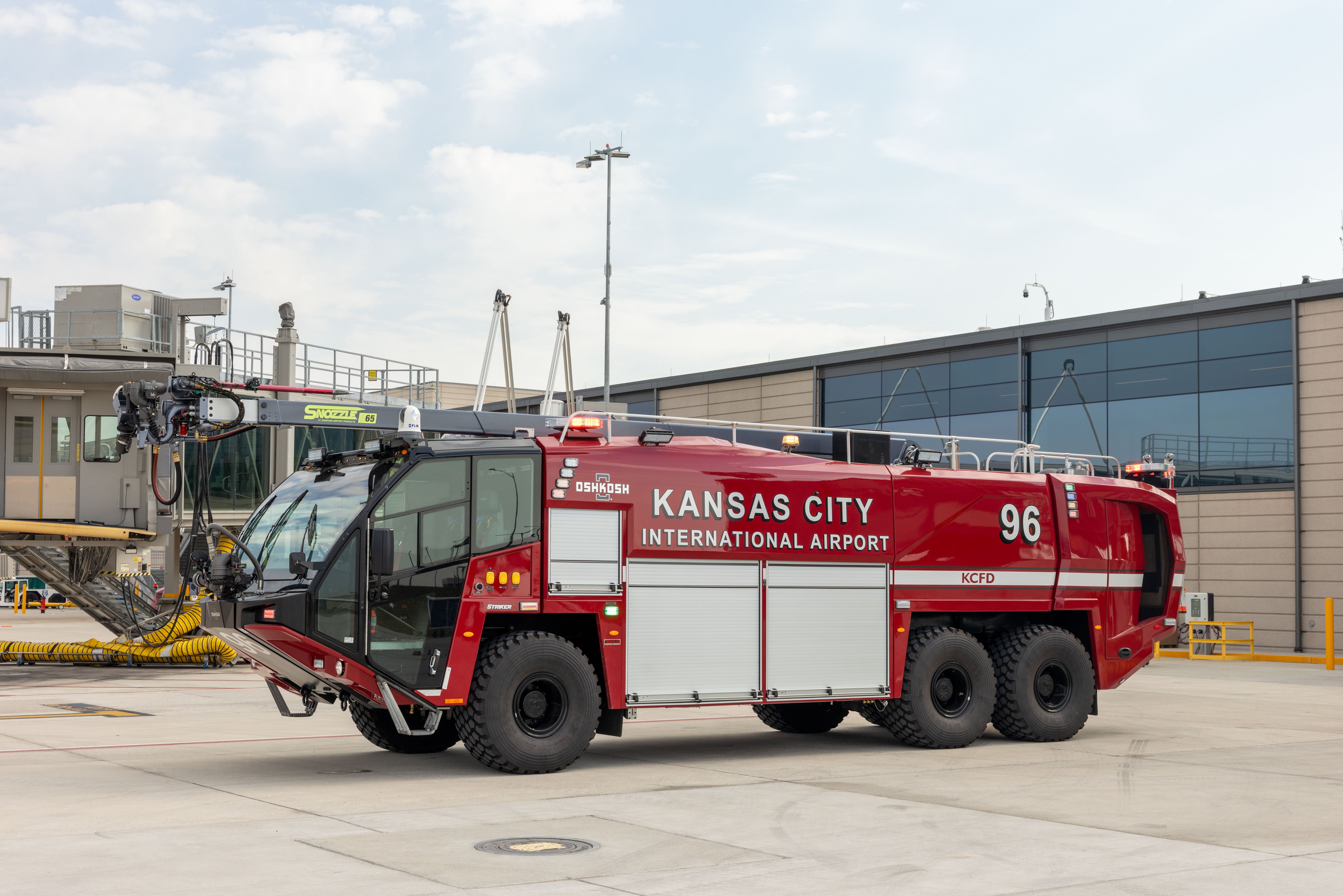 A Striker 6x6 ARFF parked outside on a cloudy day.