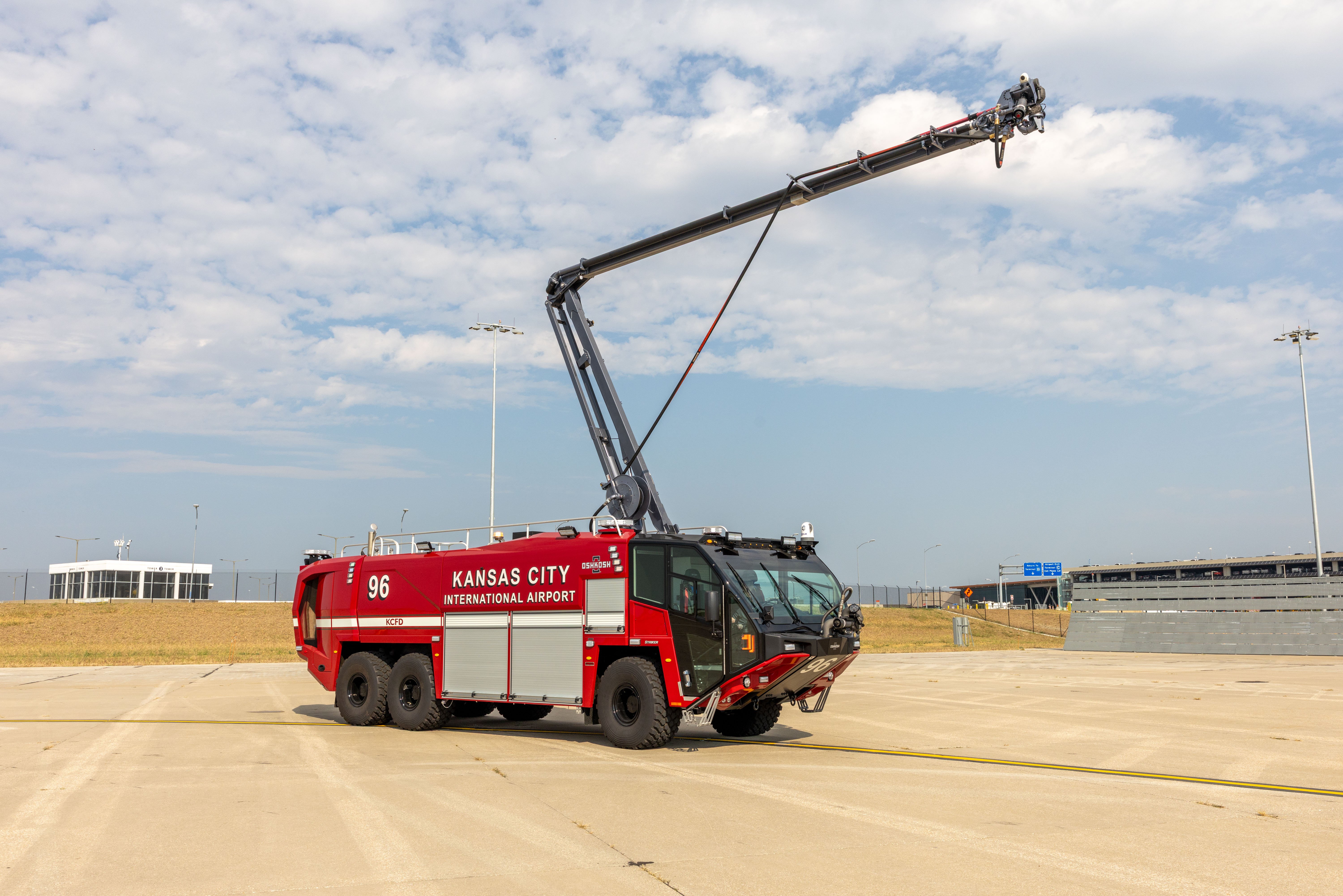 A Striker 6x6 ARFF parked outside on a cloudy day with the Snozzle HRET extended.