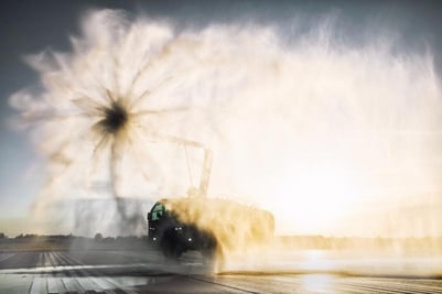 ARFF vehicle shooting mist