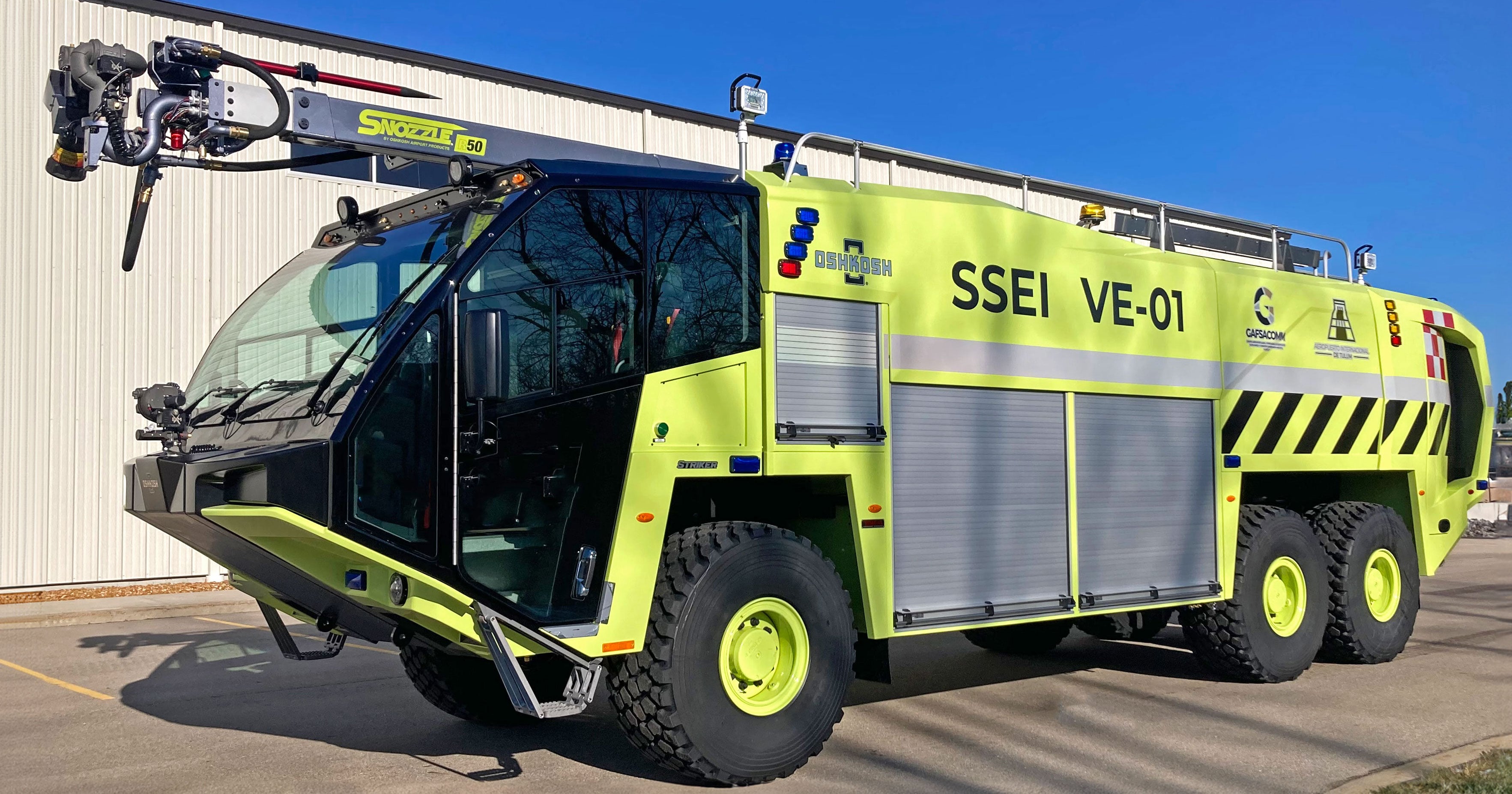 Miniature 1/50 TWH – Camion Pompiers Oshkosh Striker 3000 – Aéroport Punta Cana – NEUF