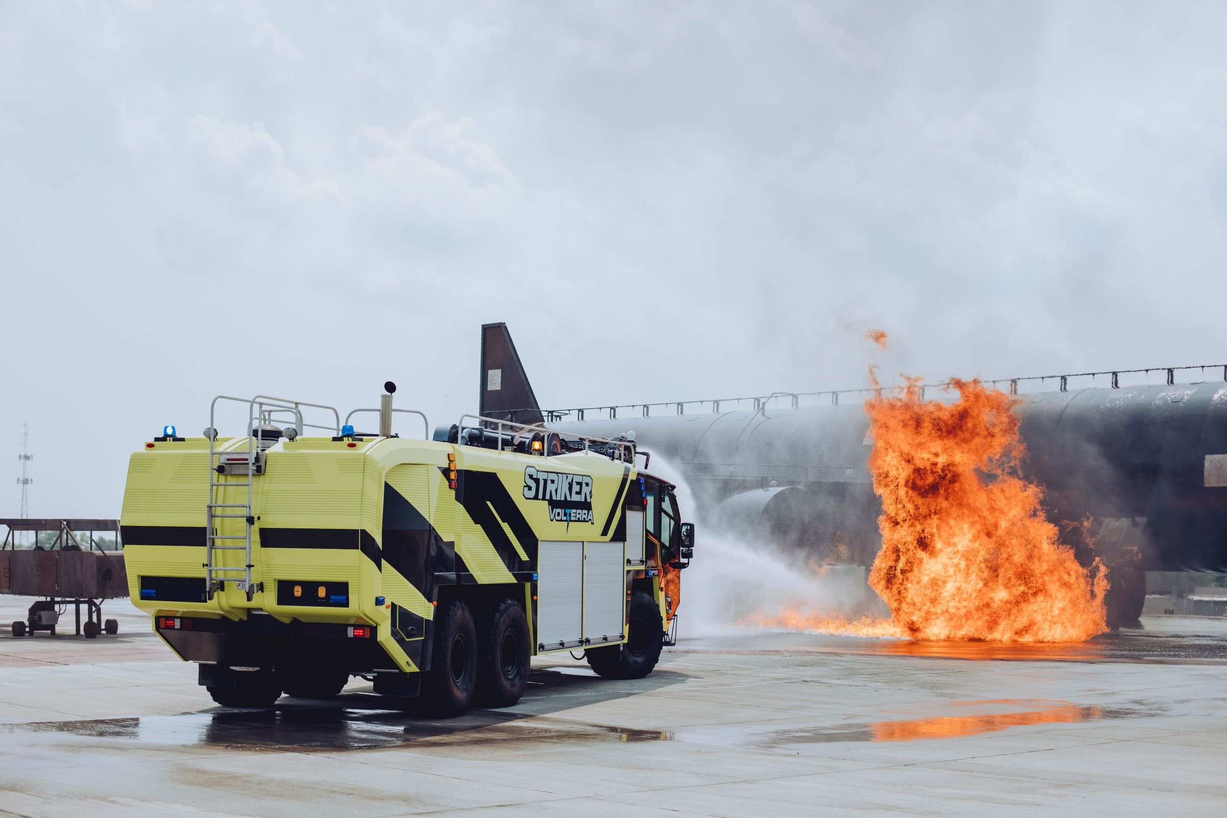 Striker Volterra electric ARFF spraying water from turrets at a fire scene. 